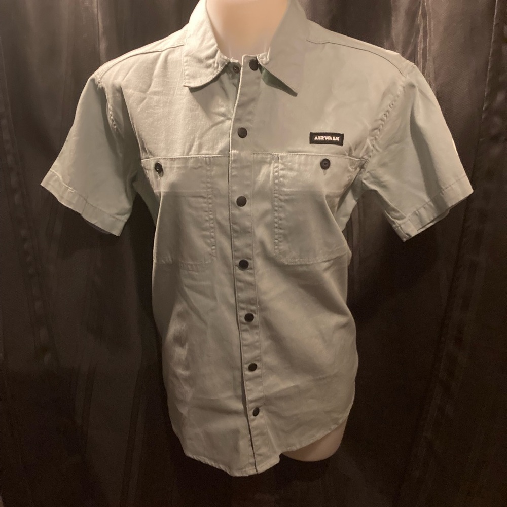 Airwalk Men's Light Gray Casual Button Down Shirt